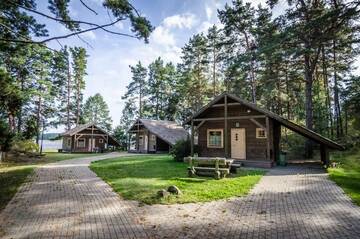 Фото номера Коттедж с видом на озеро Отель Porto Resort г. Лиласте 3