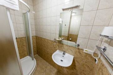 Фото номера Улучшенный двухместный номер с 2 отдельными кроватями Отель Porto Resort г. Лиласте 4